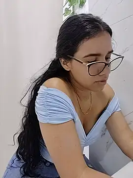 Alanahot94 - Playing with my nipples