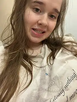 HornyGirlH - SHOW TITS