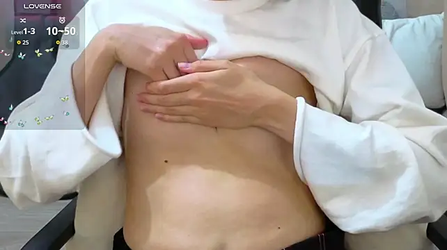 LoriYates - topless and play with nipples