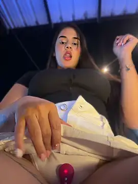 BellaLeclair_ - Close skirt down