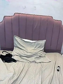 Gahia_Rey - pull my nipples and spank me