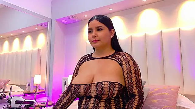 KeilyRoss - boobs bouncing out 😜