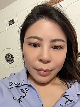 YaoYao8888 - 店门口脱掉内裤直播两分钟