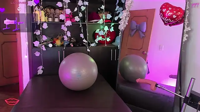 Cleopatraa - show tits and spit