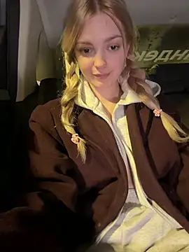 Elsawhere - squeeze NAKED boobs behind UBER driver🤯