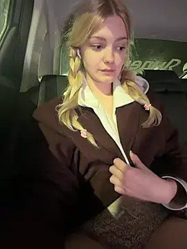 Elsawhere - squeeze NAKED boobs behind UBER driver🤯