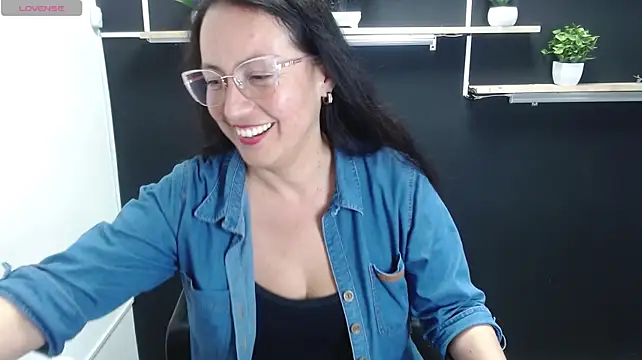 Lauryn_Jones - SHOW MY PUSSY