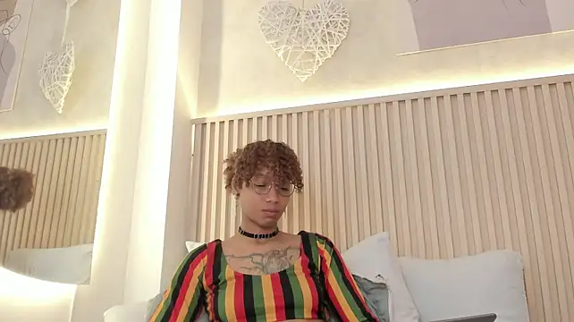 Daiana_curly - Happy start to the week guys