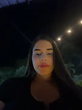 BellaLeclair_ - Touch my pussy in public😈