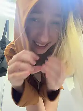 Lia-see-ya - Show wet pussy close up (pinky cover)|WC
