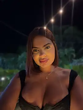 Irina_Velvett - Touch my pussy in públic 💋😈🥴