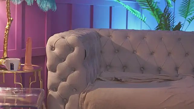 PearlKaye - My Ass Craves a Finger