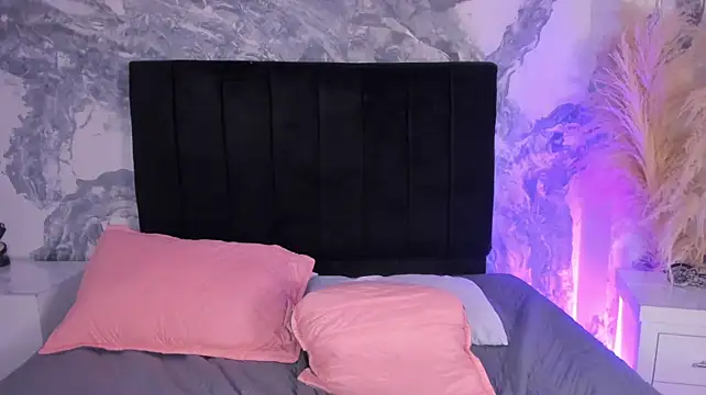 BellaaStorm - RUB MY TIGHT PUSSY AND SPANK ASS