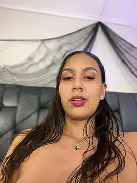 MiilaBlake - BUTTPLUG WITH DOMI VIBING IT