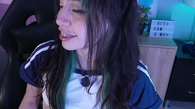 Kitticam - Spit my feet + suck it 💦