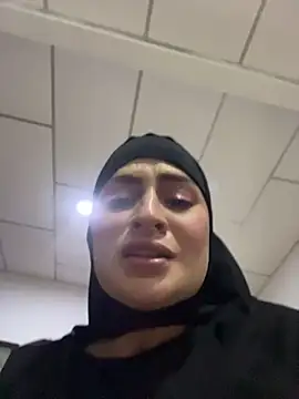 Aisha_k - Sucking cock on knees