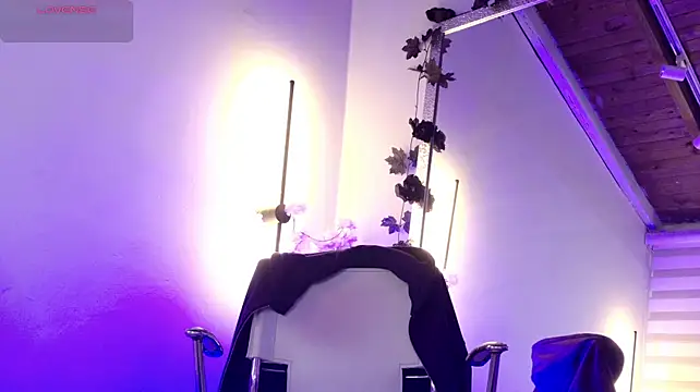 Alice_noir - Dangle heel tease