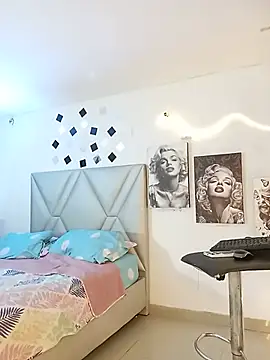 Sexyzoe_69 - playing with plug