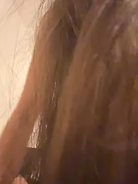 MyaMore1 - Je bouge mes seins
