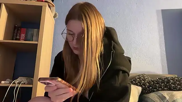 Thepretiestgirlhere