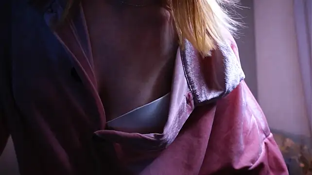 Coco_schanel - touch breasts