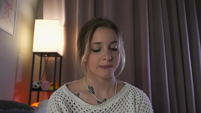 LoveSeekins - ride a pillow to wet my panties + moans
