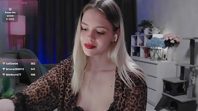 VivienJaques - to flash one's nipples