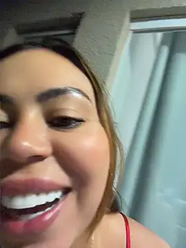 LariiHotWife - Pelada na sacada para o vizinho