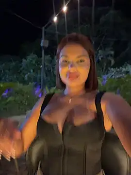 Irina_Velvett - Flahs tits in públic 🥴😈💋