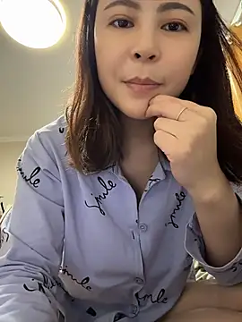 YaoYao8888 - 店门口脱掉内裤直播两分钟