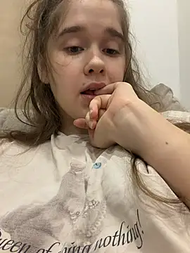 HornyGirlH - SHOW TITS