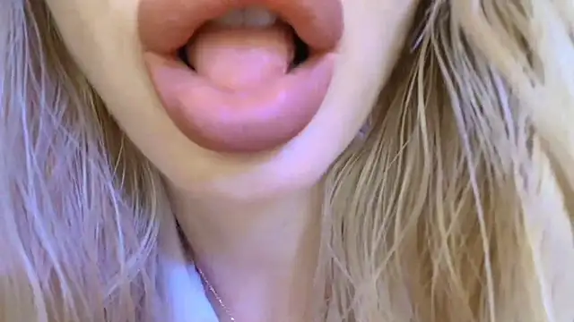 Velvet_kissx - How about some wetness?Booom 💦 😈 👄 🎇