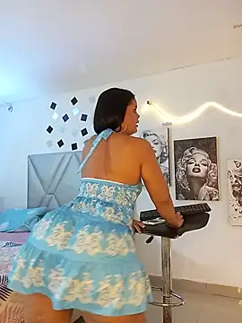 Sexyzoe_69 - playing with plug