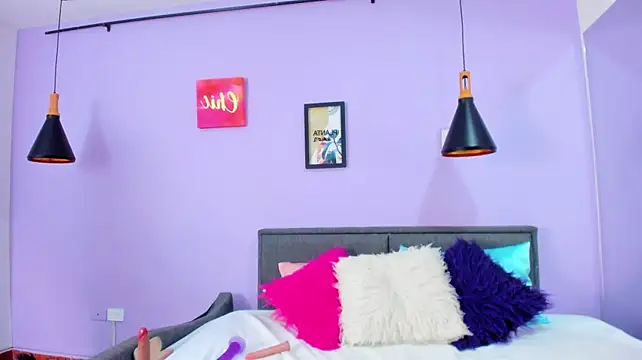 Scarletyler - Spanks ass + pinch nipples