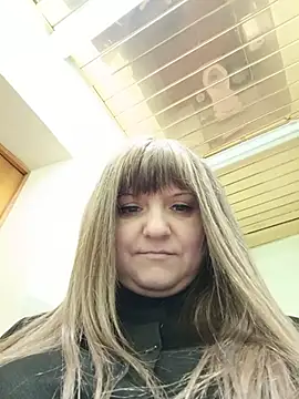 Office_Albertina - Lots of squirting in the office bathroom