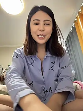 YaoYao8888 - 店门口脱掉内裤直播两分钟