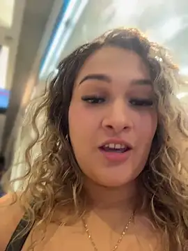 Sara_smiiith211 - Take off my bra in public