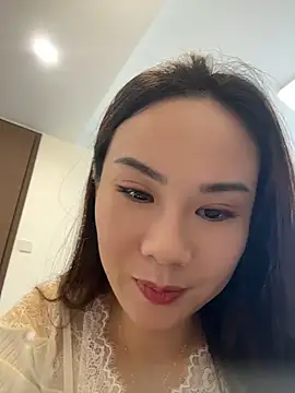 Yioyio-666 - 仿真精液摸胸诱惑2分钟