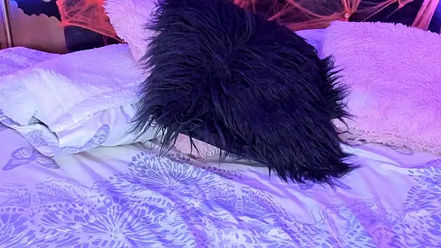 LiaLovet - oil in my tits + rub my nipples