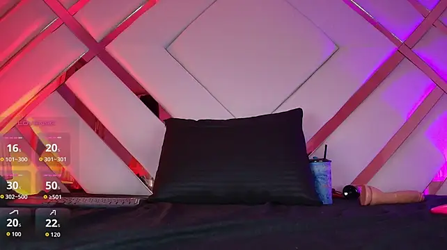 Michelle_cutee_ - spanks ass