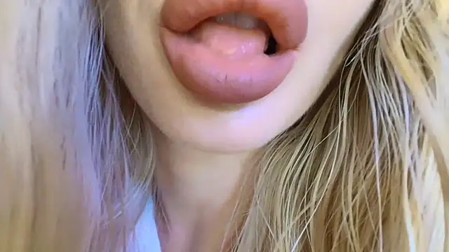 Velvet_kissx - How about some wetness?Booom 💦 😈 👄 🎇