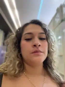 Sara_smiiith211 - Take off my bra in public