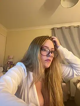 Cherryrosealiee - flash boobs