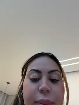LariiHotWife - Pelada na sacada para o vizinho