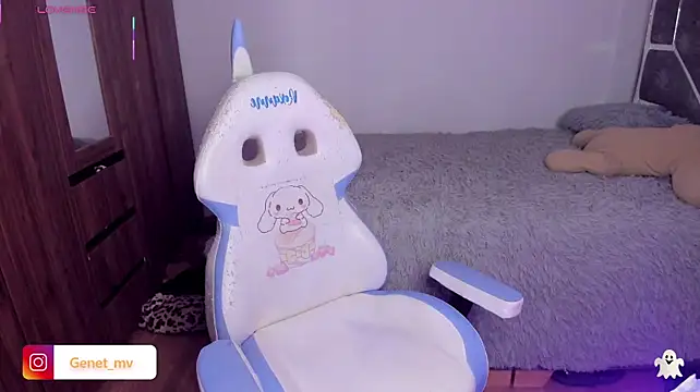 Roxanne_tay - SHOW PUSSY