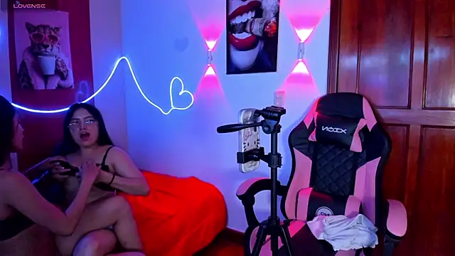 Onix_Cream - take off my friend's blouse