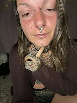 Lizzardqueeen - Tits out 💕 20 nudes LT