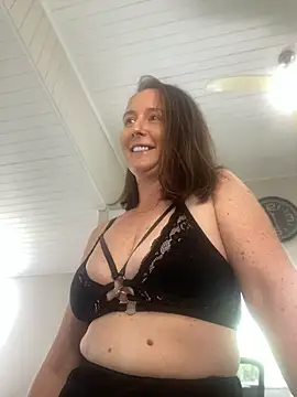 CurvyPia - Take skirt off