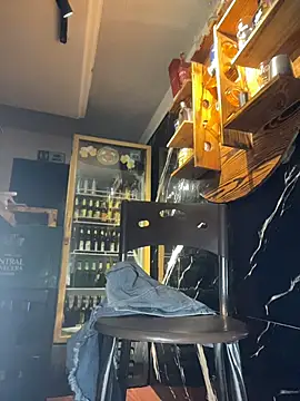_Pamela04 - 2 fingers in my asshole in bar 🍑