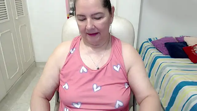 Leonela_69 - mommy is horny come play with me
